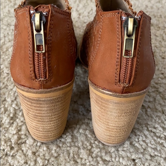 New Catherine Malandrino Booties Sz 6 - Picture 2 of 3